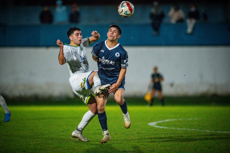 Racing y Embajadores empataron y Loma Negra venci� a El Fort�n